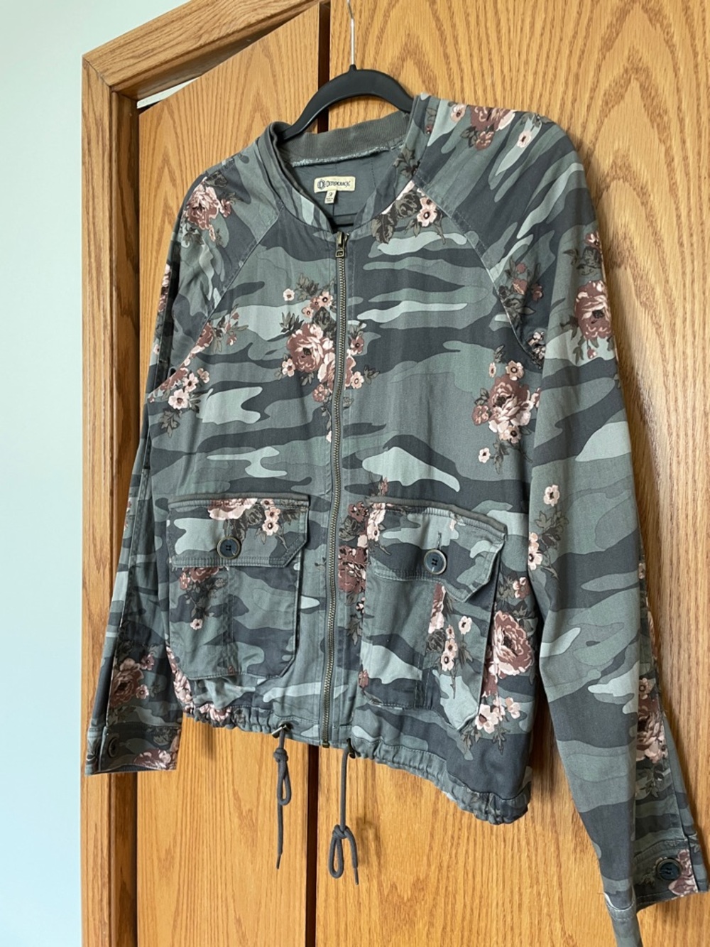 🎉LAST CHANCE 🎉Democracy Floral Camo Utility Jacket - Gray & Dusty Rose - Picture 2 of 15